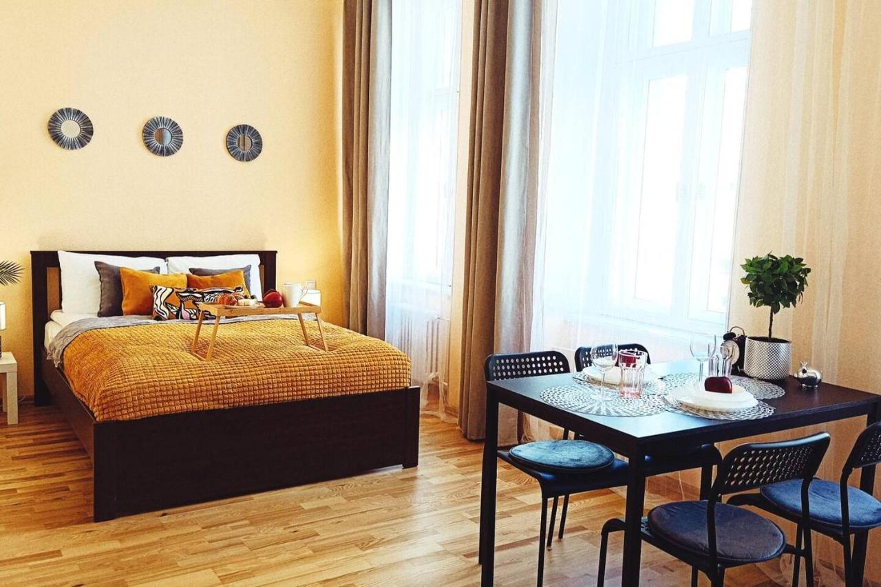 Centrally Located Studio Apartment Riga Eksteriør billede